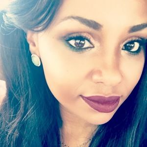 Meet your Posher, Je'na